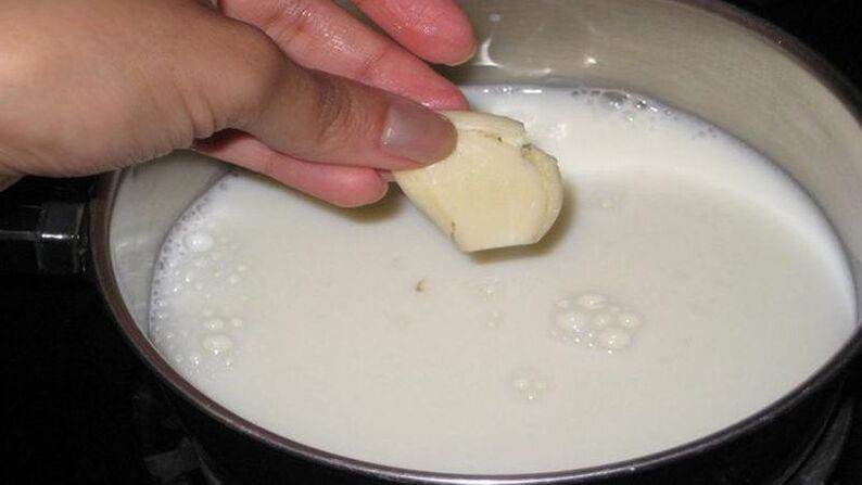 Una decocción de ajo con leche para un enema antiparasitario depurativo.